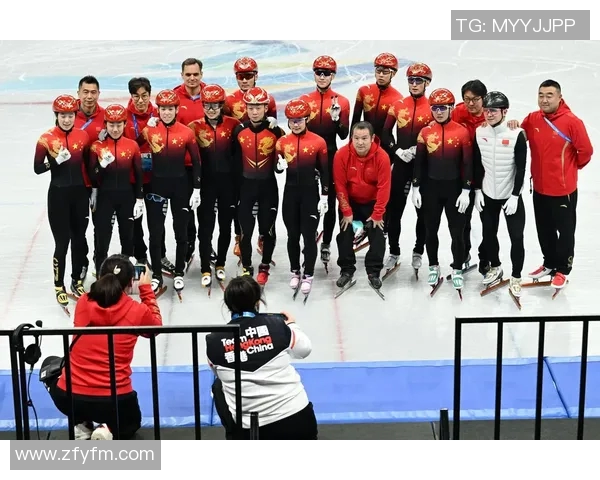 中国选手包揽短道速滑世界杯前三，场馆欢呼雷动